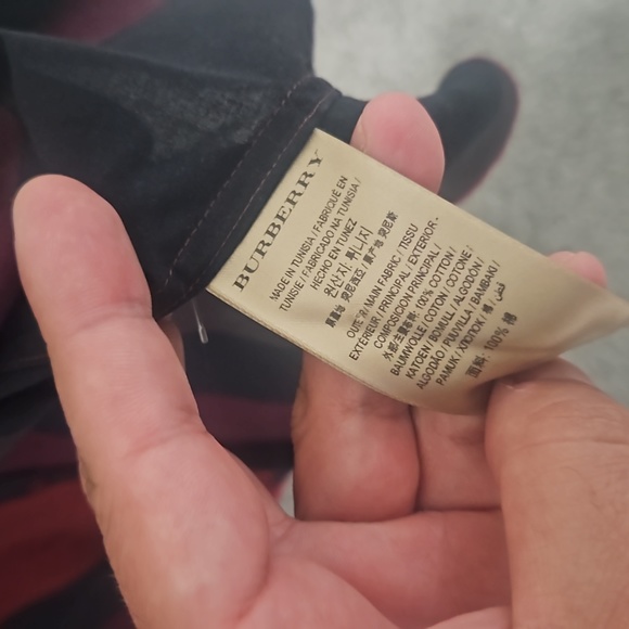 Red and Black Burberry collar - Picture 3 of 4